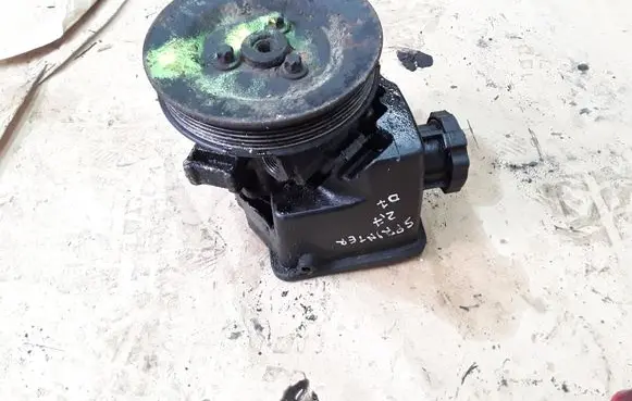 Mercedes-Benz Sprinter W906 Power steering pump A6042350010