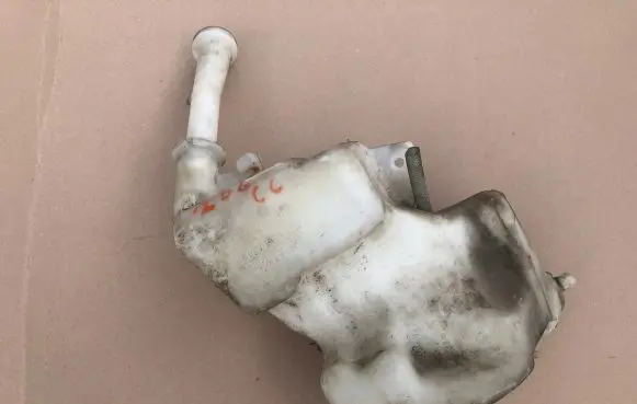 Peugeot 206 CC Windshield washer fluid reservoir/tank 9628747580