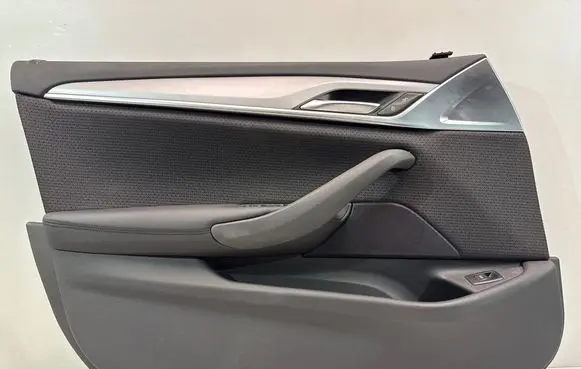 BMW 5 G30 G31 G38 Front door card panel trim 2844126