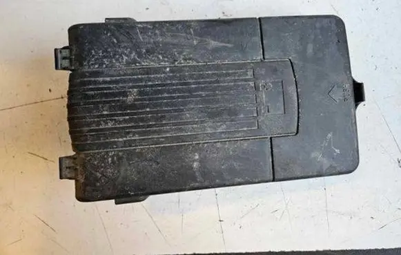 Audi A3 S3 8P Battery box tray cover/lid 1K0915443C