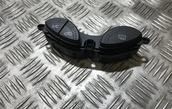 Ford Focus Windscreen/window heater switch ys4t19a945ba d3l0a