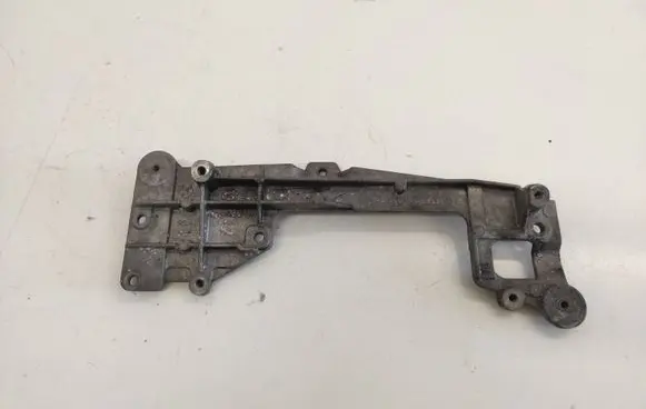 Volkswagen PASSAT B6 Engine mounting bracket 03G131159