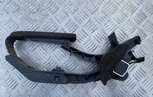 Mercedes-Benz E W211 Accelerator throttle pedal A2113000404