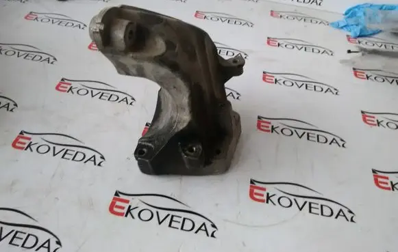 Mercedes-Benz C W204 Engine mounting bracket A6512230004