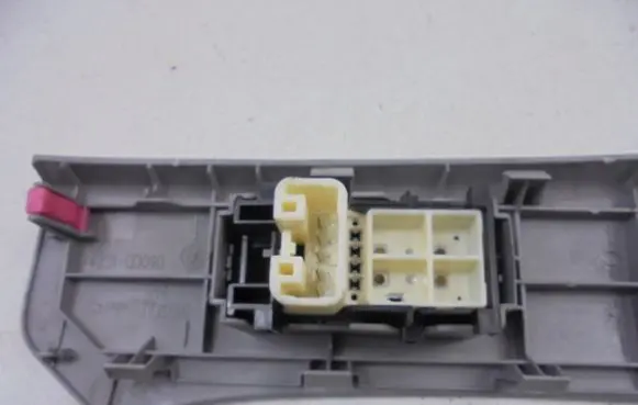 Toyota Yaris Electric window control switch 74231-0D090