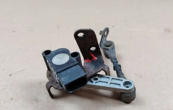Jaguar F-Pace Rear air suspension level height sensor HK833C280DA