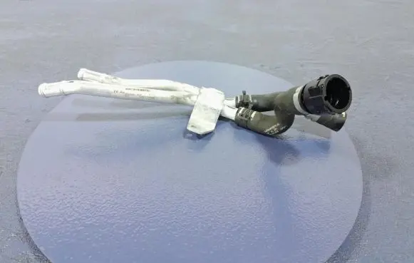 Audi Q7 4M Engine coolant pipe/hose 4M0819857C