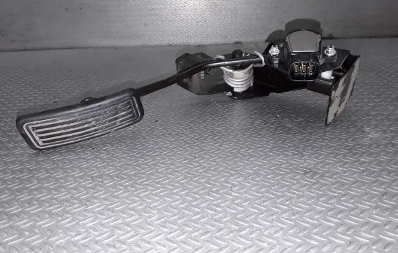 Toyota Avensis T250 Accelerator throttle pedal 7811135030