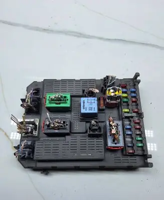 Citroen C8 Fuse module 9651938180