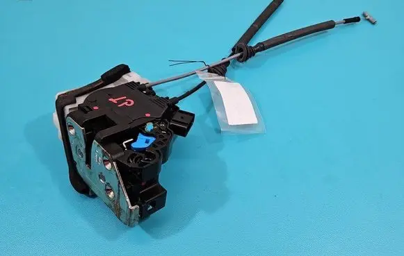 Hyundai Elantra Front door lock 81310-3X030 IMPRK1451152