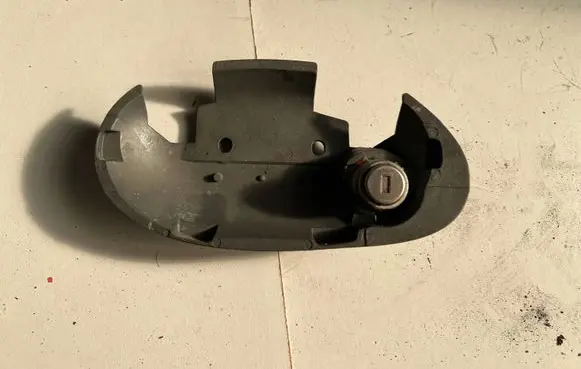 Opel Meriva A Front door lock (next to the handle) 