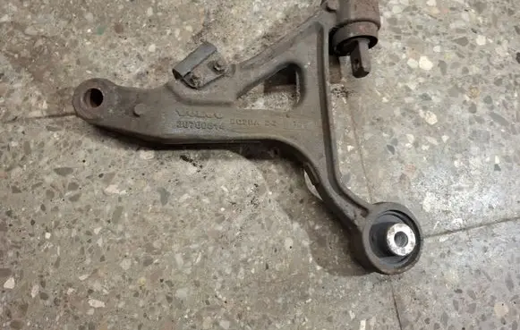 Volvo V70 Front lower control arm/wishbone 30760814