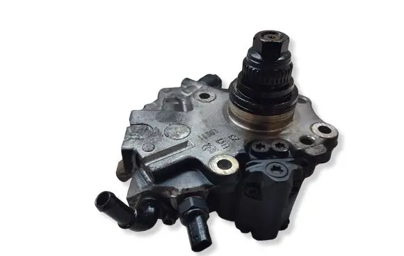 Mercedes-Benz E C207 W207 Fuel injection high pressure pump A6510701801