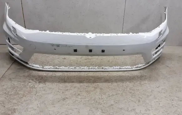 Volkswagen Golf VII Front bumper