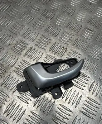 Hyundai i30 Front door interior handle 82613GD000