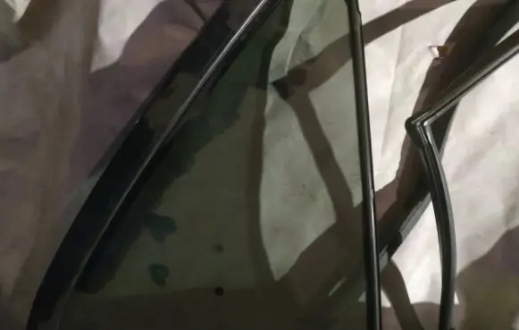 Toyota Avensis T250 Rear vent window glass 