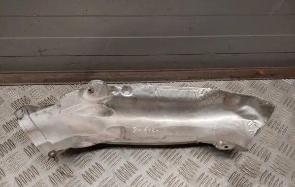 BMW 5 F10 F11 Heat shield in engine bay 7577000