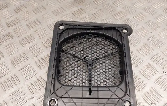 BMW X1 F48 F49 Quarter panel pressure vent 9302950
