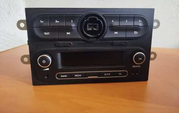 Renault Twingo III Radio/CD/DVD/GPS head unit 281153161R R013X07 281077