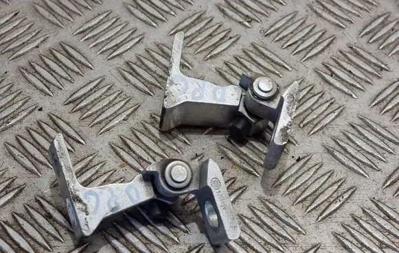 Rear door hinge set