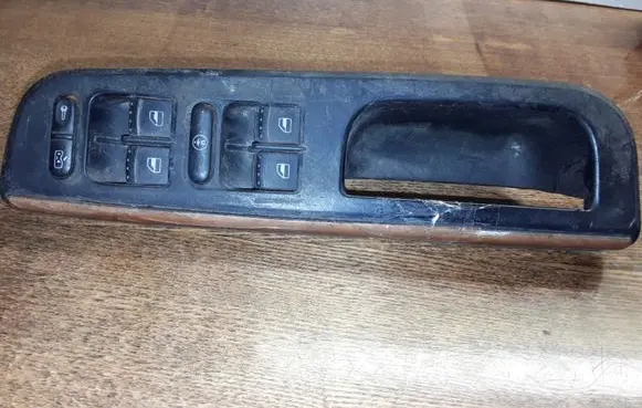 Volkswagen Golf IV Electric window control switch 1T1867371