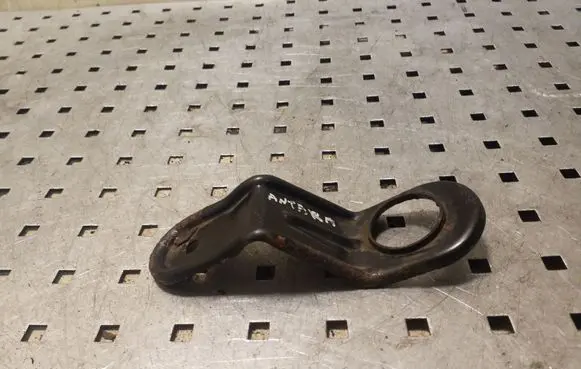 Radiator mount bracket