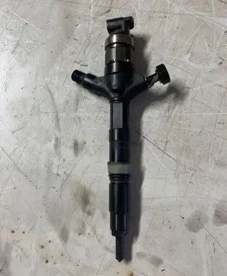 Toyota Corolla Verso AR10 Fuel injector 236700G010 02F36009