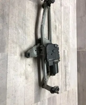Volkswagen PASSAT B7 Wiper motor SW0603HW010 1109170958 SJBA005