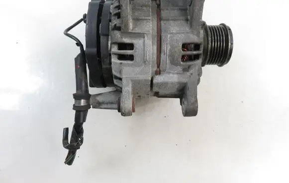 Volkswagen Polo IV 9N3 Generator/alternator 0124515022 045903023A