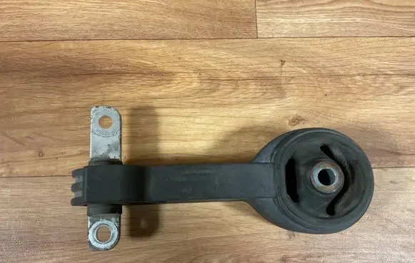 Honda Civic Engine mount bracket