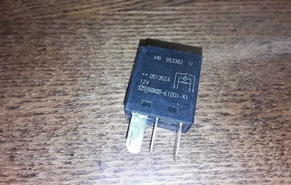 Volvo S40, V40 Other relay MB95338211