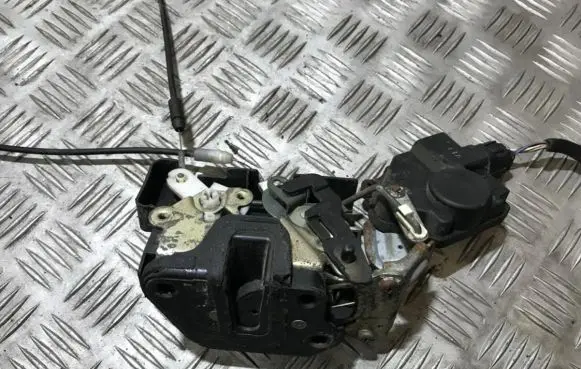 Hyundai Trajet Rear door lock