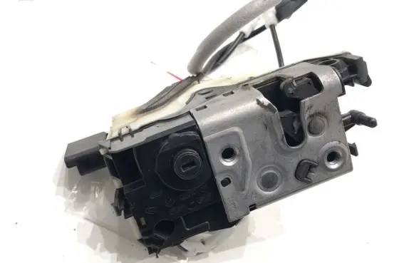 Peugeot 2008 I Front door lock 9812500780