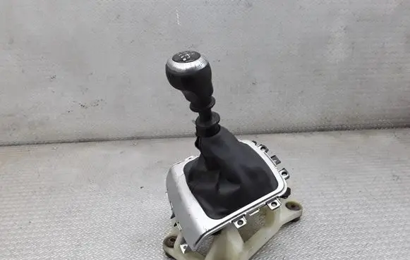 KIA Ceed Gear shifter/selector 437001HXXX
