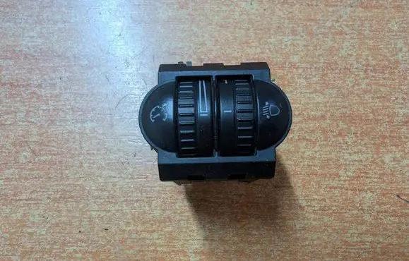Volkswagen Golf V Headlight level height control switch 1K0941333A