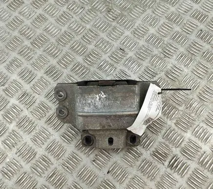 Volkswagen PASSAT B7 Engine mount bracket 3C0199555P 3G0199555