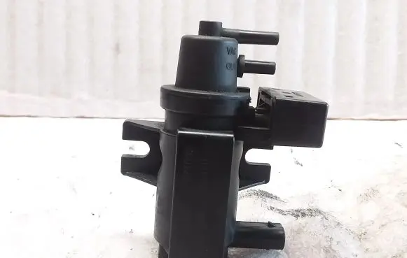 BMW 1 E81 E87 Vacuum valve 7805391