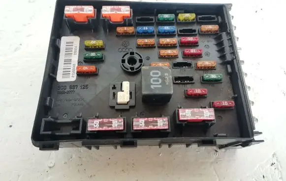 Volkswagen PASSAT B6 Fuse module 3C0937125