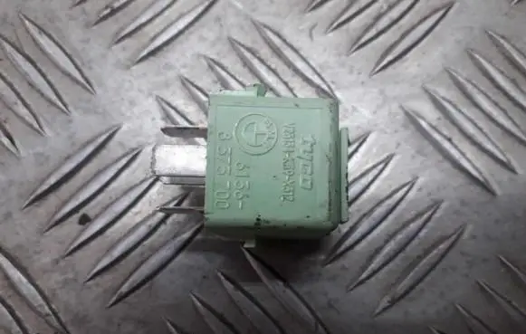 BMW 5 E39 Other relay 61368373700 v23134-k59-x312