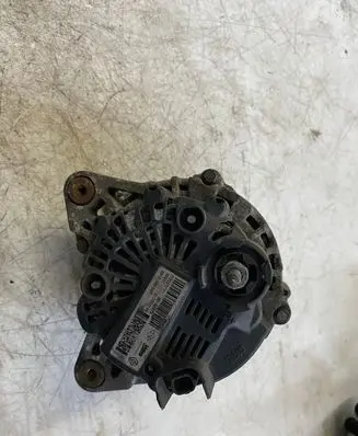 Opel Vivaro Generator/alternator 231008633R