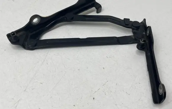 Subaru Legacy Tailgate/trunk/boot hinge 9133A