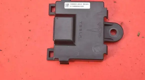 Tesla Model S Engine control unit/module ECU 1069651-00-D