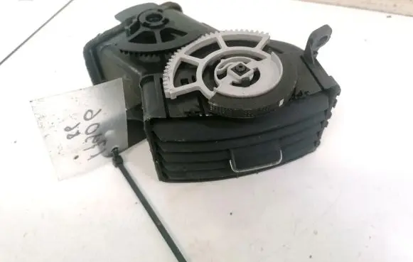 Toyota Corolla Verso AR10 Dash center air vent grill 5566064010 55660-64010