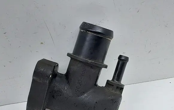 Engine coolant pipe/hose