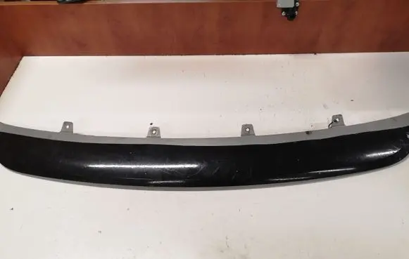 Front bumper lip