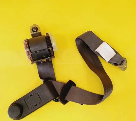 Rear seatbelt
