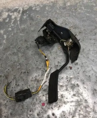 Toyota Avensis T250 Accelerator throttle pedal 8222305060BILI 8222305060