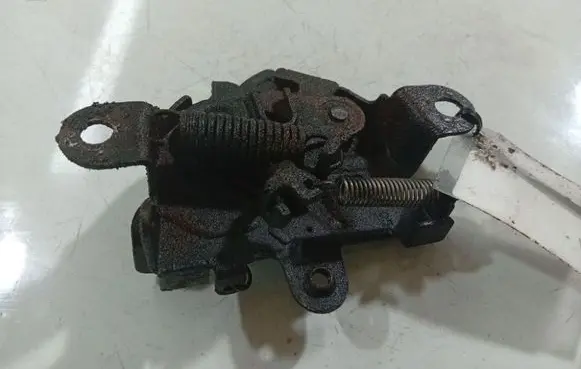 Toyota Yaris Engine bonnet/hood lock/catch 