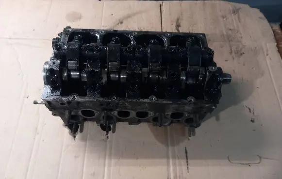 Volkswagen PASSAT B5.5 Engine head 038103373R