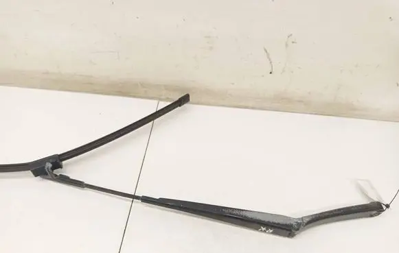 Skoda Octavia Mk2 (1Z) Front wiper blade arm 1Z1955409